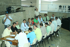 Prefeito de Itaúna fala sobre paralisação das Prefeituras, em entrevista coletiva img 009